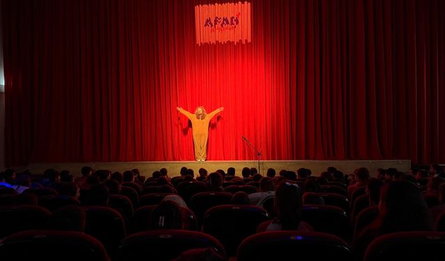 Burdur'da çocuklara afet bilinci tiyatroyla anlatıldı