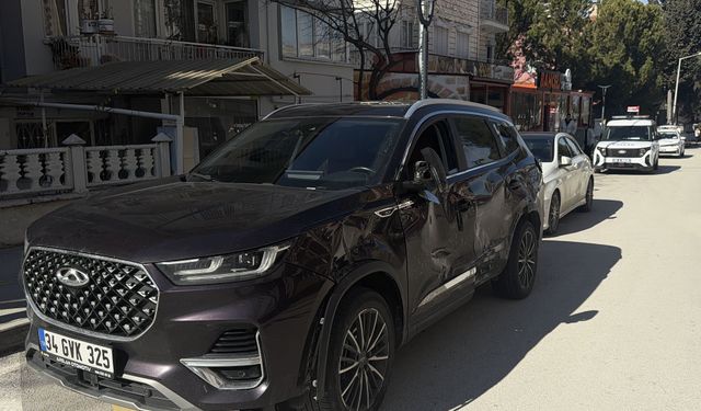 Burdur'da otomobille çarpışan motosikletteki 2 kişi yaralandı