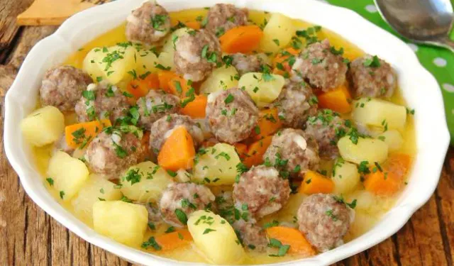 Tam Kıvamında Ekşili Köfte Nasıl Yapılır? Ev Usulü Ekşili Köfte Püf Noktalarıyla