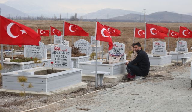 Elbistan'da 6 Şubat depremlerinde yaşamını yitirenler anıldı