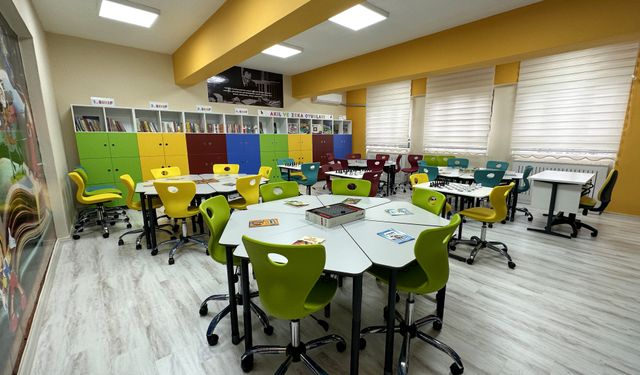 Hatay'da depremde hasar gören okul kütüphanesi yeniden hizmete açıldı