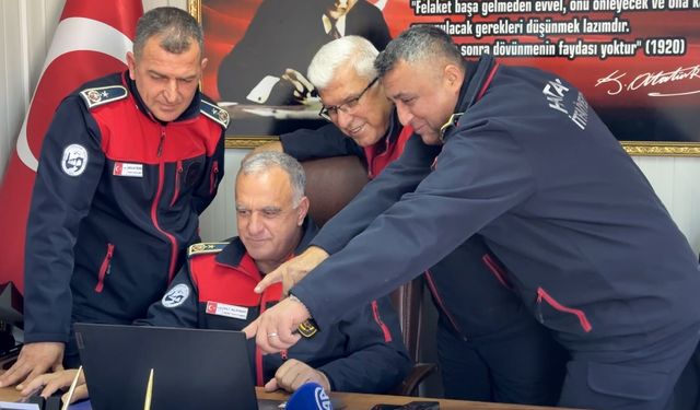 Hatay'da itfaiye ekipleri, AA'nın 'Yılın Kareleri' oylamasına katıldı