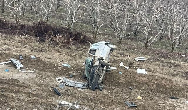 Isparta'da şarampole devrilen otomobilde 1 kişi öldü, 1 kişi yaralandı