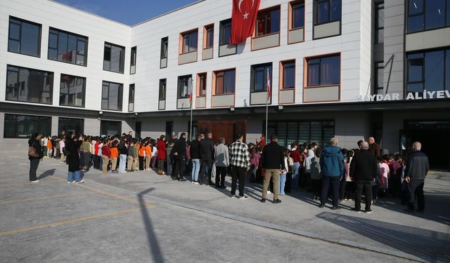 Kahramanmaraş'ta depremde hayatını kaybedenler için okullarda sessiz anma programı düzenlendi