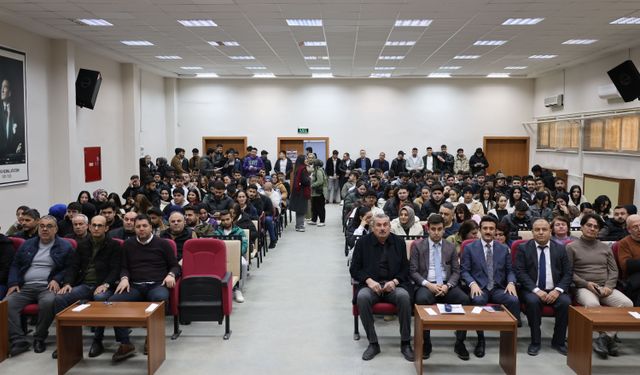 Üniversite öğrencileri siber suçlara ilişkin bilgilendirildi