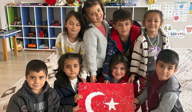 Büyükkızılcık’ta Ay Yıldızlı Bayrak Gönüllerde Dalgalandı