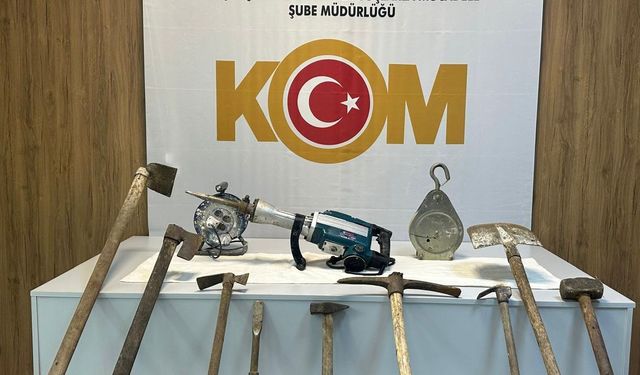 Samsun'da araziye çukur kazarak define arayan 4 şüpheli yakalandı