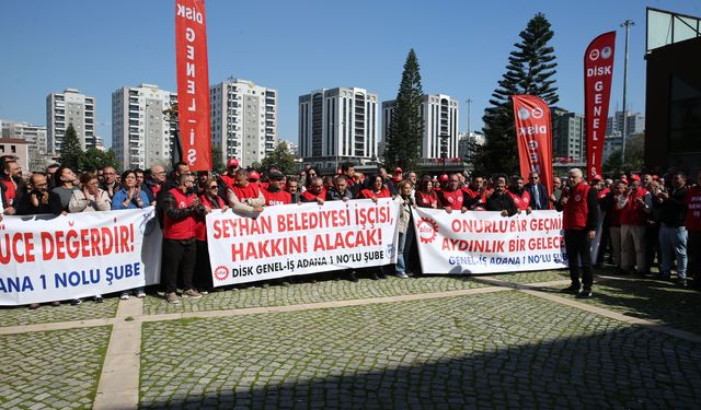 Seyhan Belediyesinde bir grup işçi eylem yaptı
