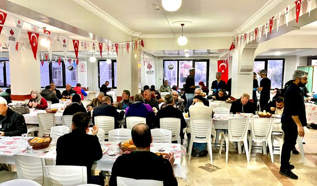 Tarsus'ta Vakıflar Bölge Müdürlüğü iftar programı düzenledi