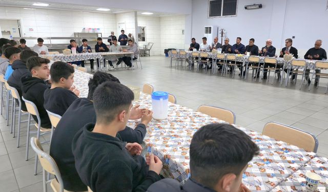 Osmaniye Toprakkale’de Öğrencilerle İftar Buluşması