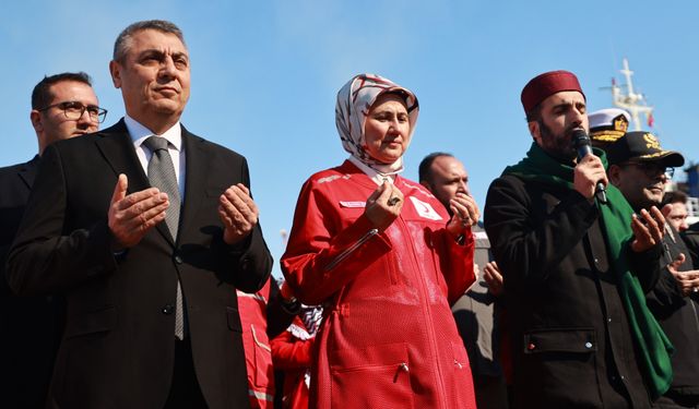 Türk Kızılay'ın Gazze için hazırladığı 21. 'İyilik Gemisi' Mersin Limanı'ndan uğurlandı