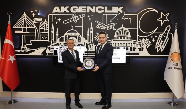 Yeşildemir: Gençlerimizle Geleceğe Yürüyoruz