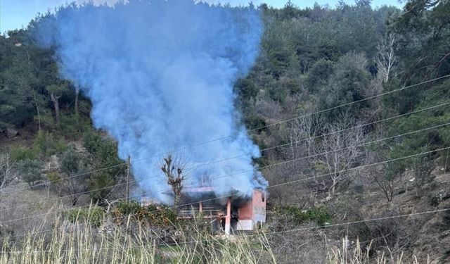 Adana'da evde çıkan yangın söndürüldü