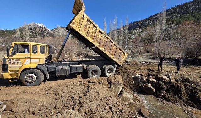 Adana'da sağanak nedeniyle kapanan yol yeniden ulaşıma açıldı