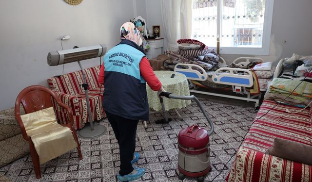 Akdeniz ilçesinde ihtiyaç sahiplerine ev temizliği desteği verildi