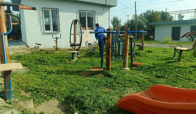 Akdeniz ilçesindeki parklar temizleniyor