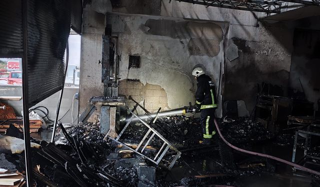 Alanya'da mobilya atölyesinde çıkan yangın söndürüldü