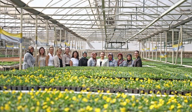 Antalya Büyükşehir Belediye Başkan Vekili Özdemir '8 Mart Dünya Kadınlar Günü'nü kutladı