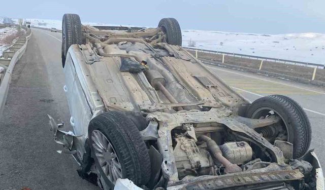 Aşkale'de trafik kazası: Otomobil takla attı, 2 kişi yaralandı
