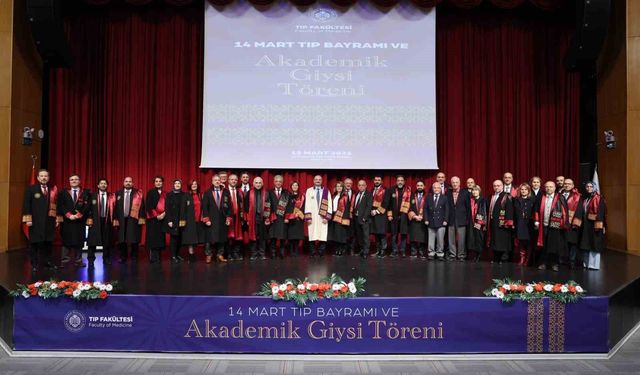 Atatürk Üniversitesinde Tıp Bayramı ve akademik giysi töreni coşkusu