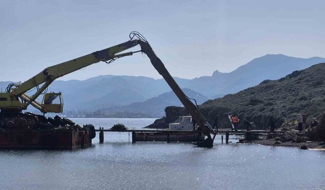 Bodrum'da iskelelerin yıkımına başlandı