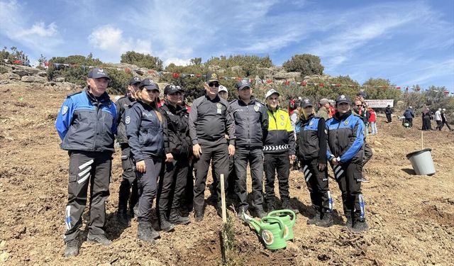 Burdur'da Orman Haftası'nda fidanlar toprakla buluşturuldu