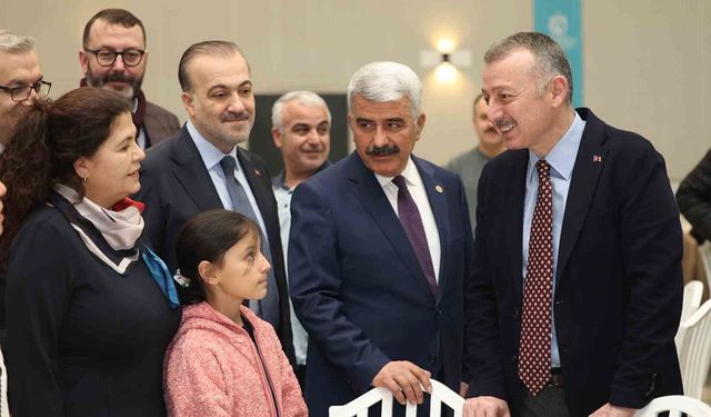 Büyükakın'dan sağlıkçılara: 'Siz sadece meslek değil insanlık görevi yapıyorsunuz'