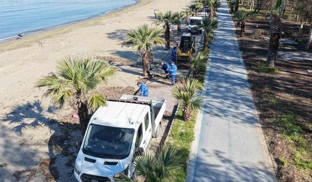 Büyükşehir ekipleri Sevgi Yolu'nu temizledi