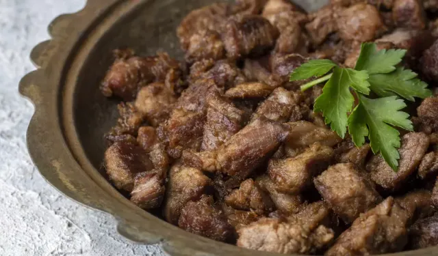 Dana Etinde Lezzet Zirvesi: Osmaniye Usulü Kavurma Nasıl Yapılır?