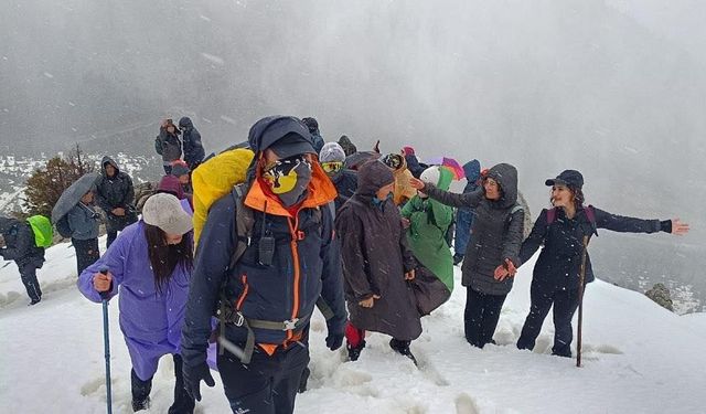 Doğa Tutkunları Karagöl’de Yürüyüş Düzenledi