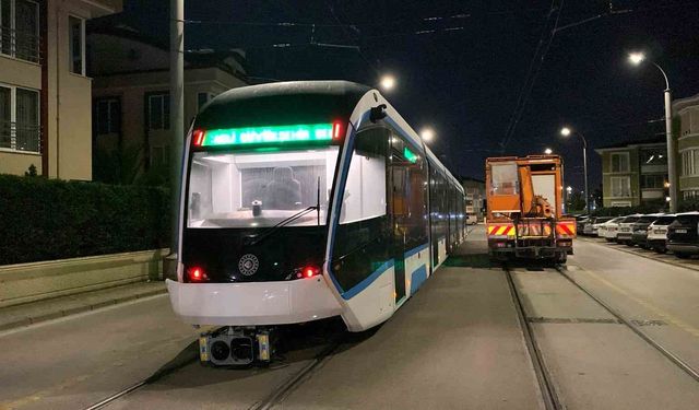 Filoya katılan yeni tramvay raylarla buluştu