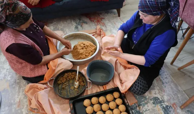 Bayram Sofralarında İçli Köfte Mesaisi