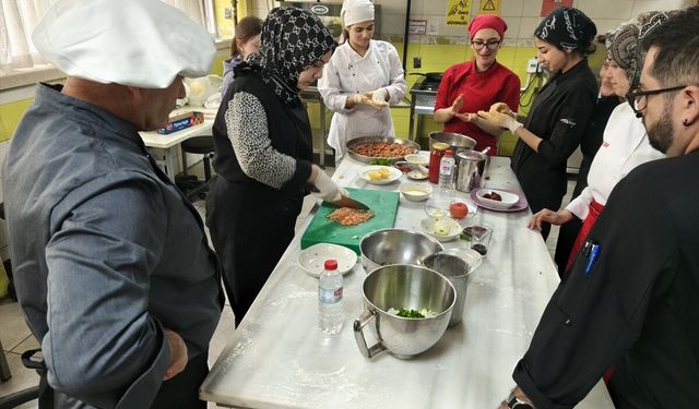 İspanyol öğrenciler Adana'da mutfak etkinliğine katıldı