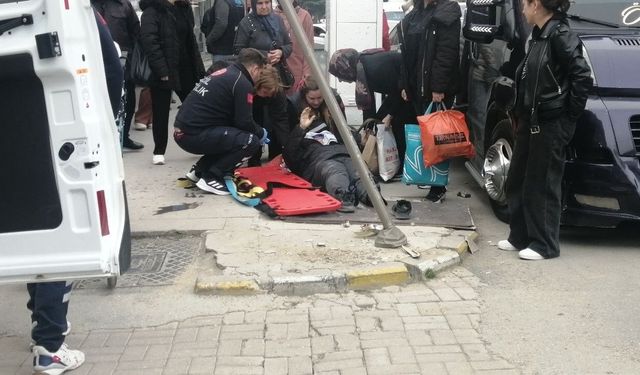 Isparta'da kontrolden çıkan otomobil yayaya çarptı: 1 yaralı