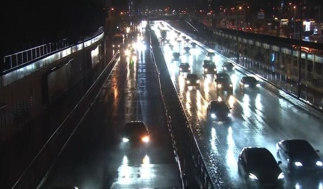 İstanbul’da Akşam Sağanak ve Rüzgar Etkili Oldu