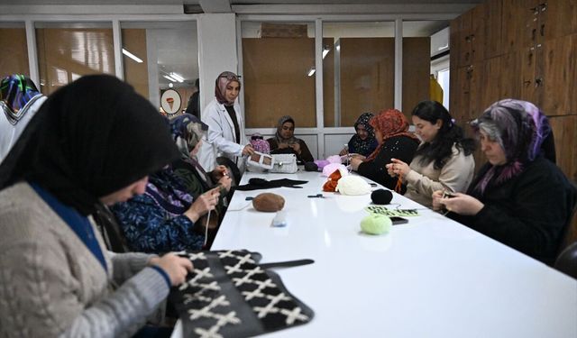 Kahramanmaraş’ta Kadınlar Hem Öğreniyor Hem Kazanıyor