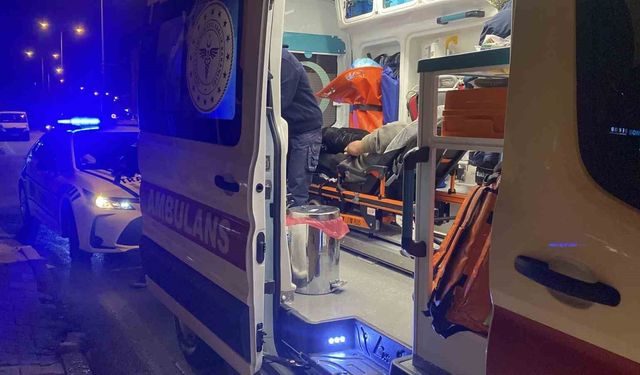 Kavşakta otomobille motosiklet çarpıştı: 1 yaralı