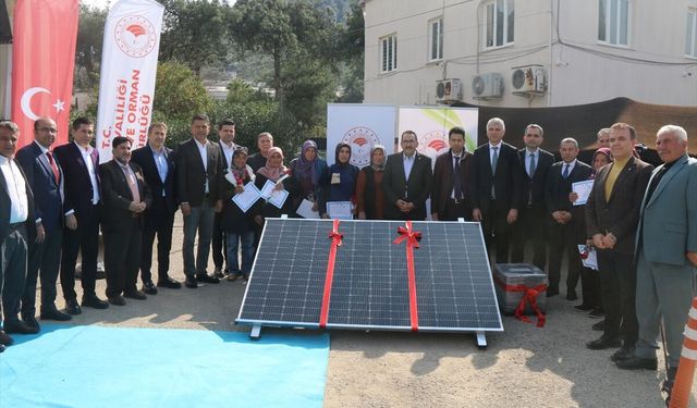 Kozan'da 184 üreticiye taşınabilir güneş paneli dağıtıldı