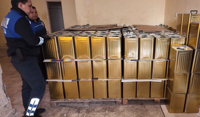 Mersin'de 4,5 ton sahte zeytinyağı ele geçirildi