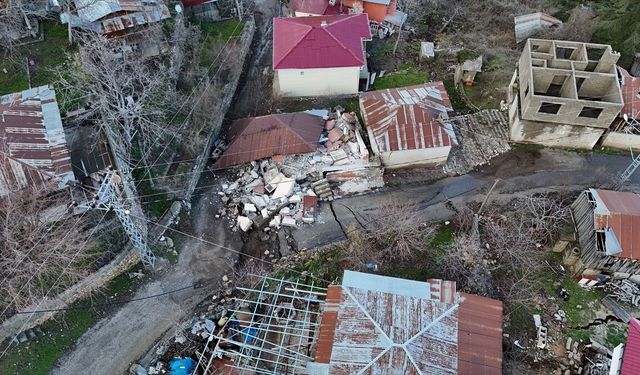 Mersin'deki heyelanda ilk incelemede 65 evin hasar gördüğü tespit edildi