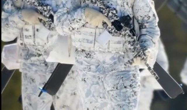 MSB komandoların Sarıkamış'ta dondurucu soğuktaki tatbikatını paylaştı