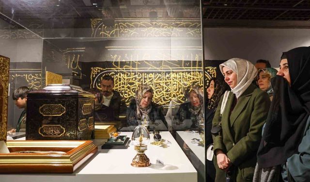 Mukaddes Emanetler Sergisi'ne yoğun ilgi