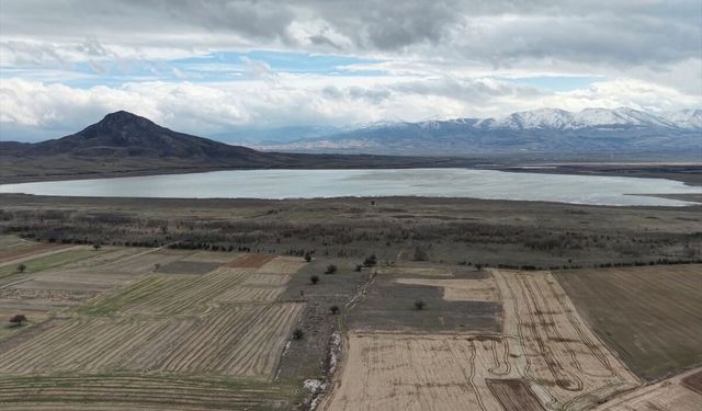Su tutmaya başlayan Karataş Gölü yeniden canlanıyor
