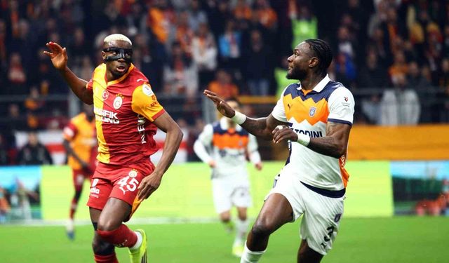 Trendyol Süper Lig: Galatasaray: 0 - RAMS Başakşehir: 0 (İlk yarı)