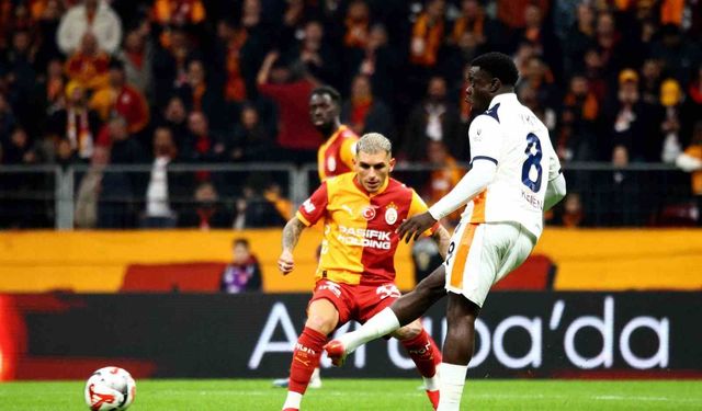 Trendyol Süper Lig: Galatasaray: 0 - RAMS Başakşehir: 0 (Maç devam ediyor)