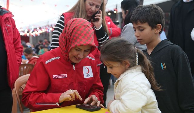 Türk Kızılay Genel Başkanı Yılmaz, Hatay'da depremzedelerle iftar yaptı