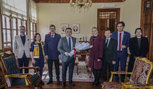 Vali Sözer, 14 Mart Tıp Bayramı dolayısıyla sağlık çalışanlarını kabul etti