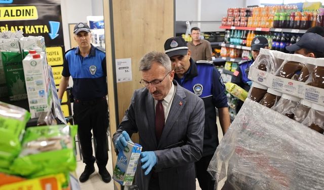 Akdeniz ilçesinde zabıta ekipleri marketleri denetledi