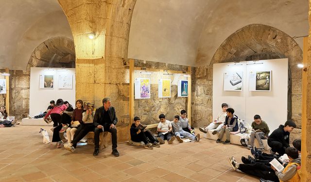 Alanya'da 800 öğrenci Kütüphane Haftası'nı tarihi Kızılkule'de kitap okuyarak kutladı