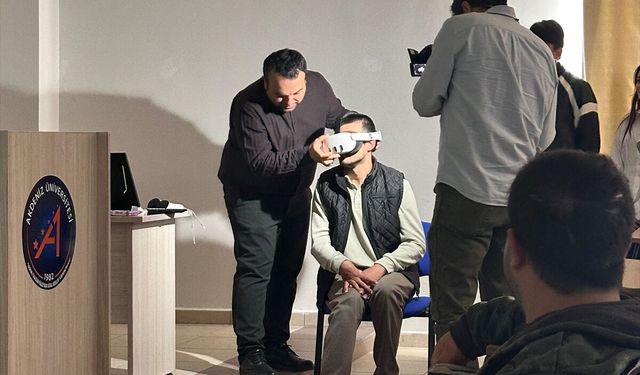 Antalya'da engelliler sanal gerçeklik gözlüğüyle Aspendos Antik Tiyatrosu'nu gezdi